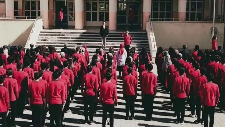 Pazartesi tüm okullarda şehitlerimiz için saygı duruşunda bulunulacak