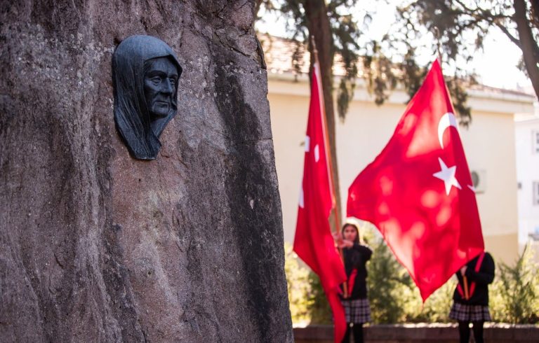Zübeyde Hanım, ölümünün 101. yıl dönümünde mezarı başında anıldı