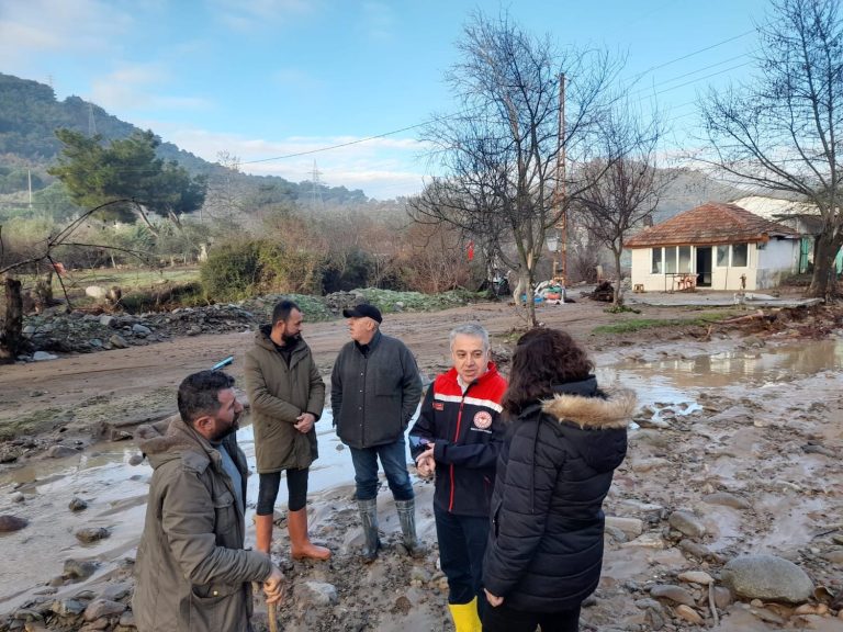 “Bergama’da hayvanları telef olan üreticilerimizi çaresiz bırakmayacağız”