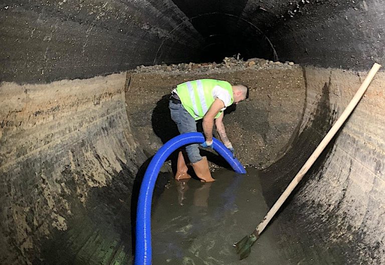 Büyük Kanal’daki temizlik çalışmaları sürüyor