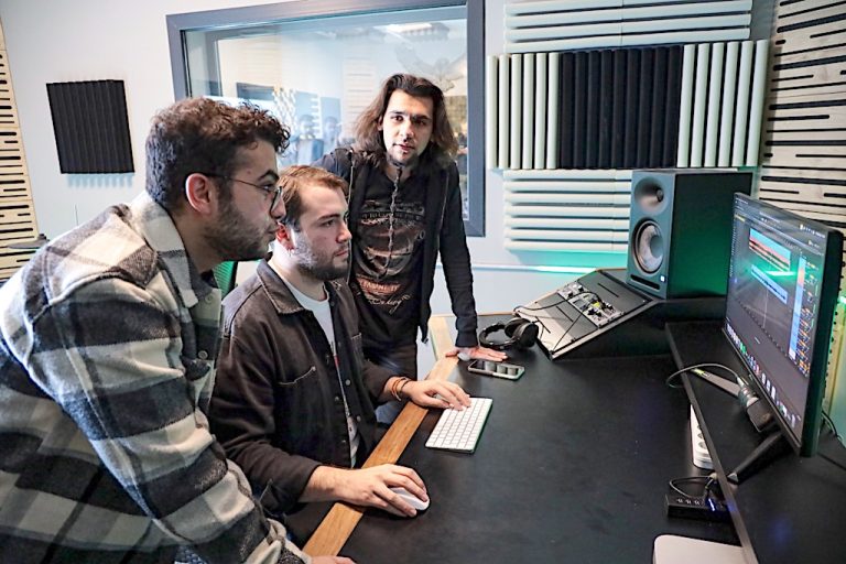 Karşıyaka Belediyesi’nden genç müzisyenlere profesyonel stüdyo
