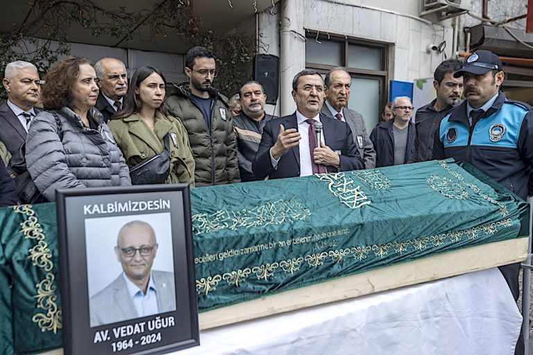 Vedat Uğur’a Konak Belediyesi’nde son veda