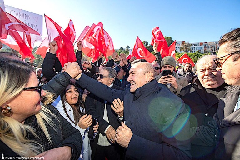 Soyer: Hak ettiği hizmeti İzmir’e getirdiğimiz için gururluyuz