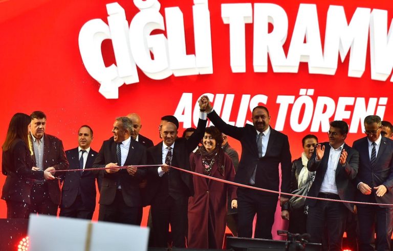 Çiğli Tramvayı ilk seferine başladı
