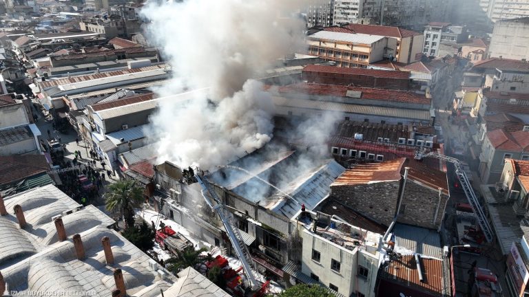 İzmir İtfaiyesinden yangına 6 dakikada müdahale