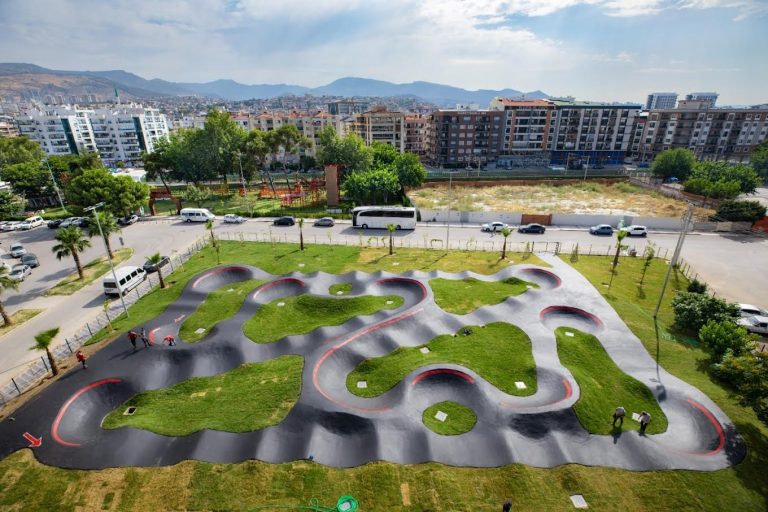 Karşıyaka’da heyecanın adresi Pump Track Bisiklet Parkuru oldu