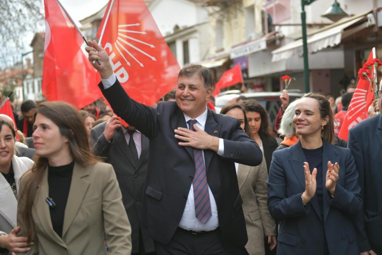 Tugay’dan Çeşme’ye yatırım sözü