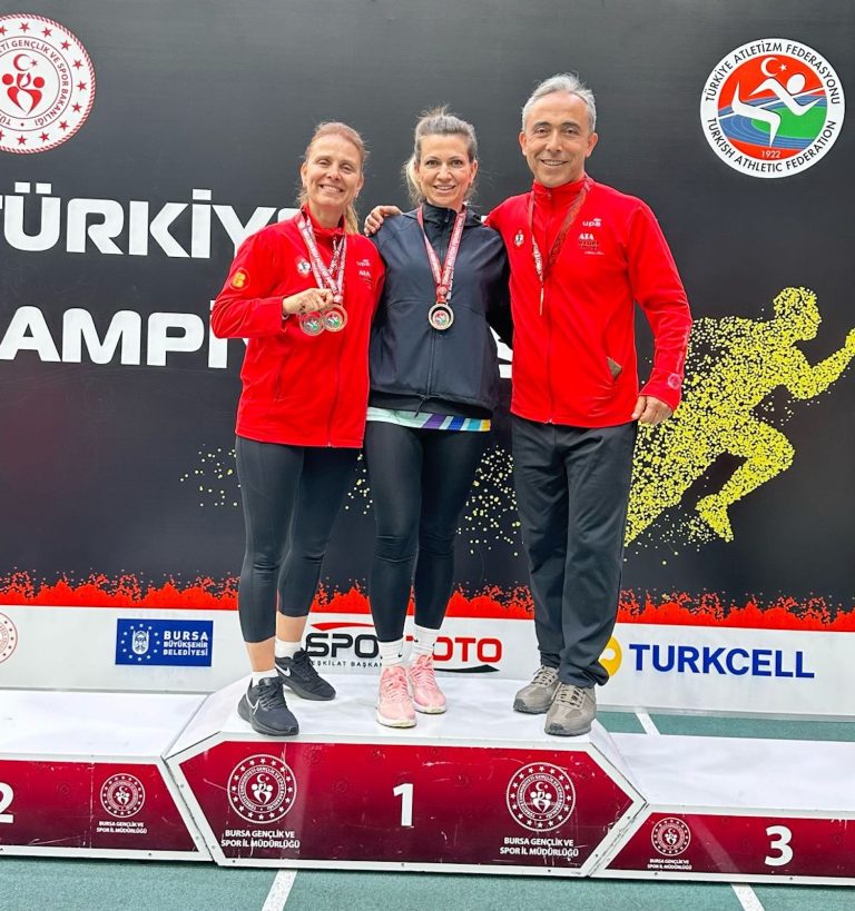 İzmirli öğretmen atletlerden önemli başarı