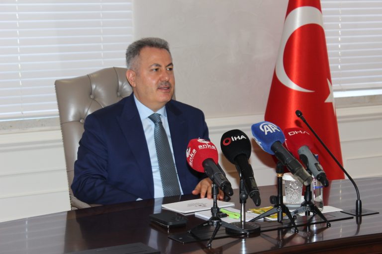 İzmir’de hırsızlık yarı yarıya düştü