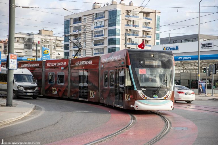 İzmir’in tramvay filosu büyüyor