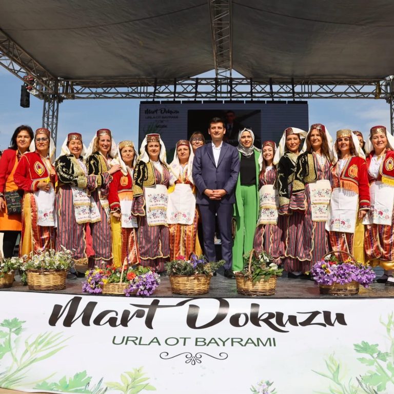 Urla’ya bahar otlarla geldi