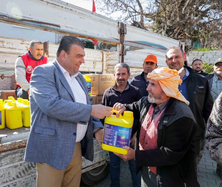 Seferihisar Belediyesi’nden üzüm üreticisine destek