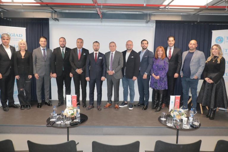 TÜGİAD Ege Şubesi’nin konuğu Baydur ve Demir oldu