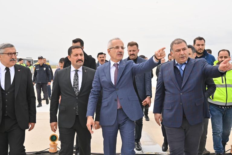 “Hatay Havalimanı’nı depremlerden etkilenmeyecek şekilde inşa ediyoruz”
