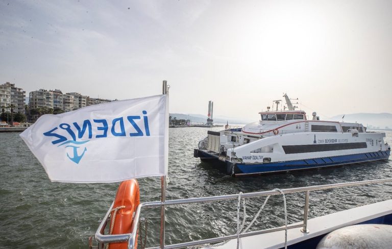 İzmir’de deniz seferlerine fırtına engeli