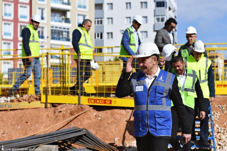 Soyer’den yerin 36 metre altında Buca Metrosu mesaisi