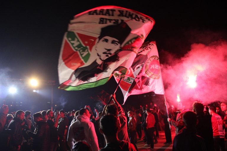 İzmir’in Başkan Adayları Karşıyaka Stadı için meydanda