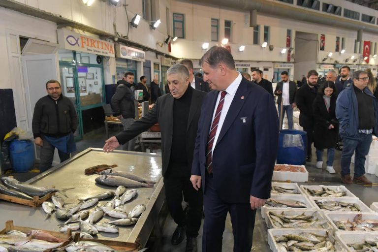 “İzmir’in şehir ekonomisine katkı sağlayan insanlara ihtiyacı var”