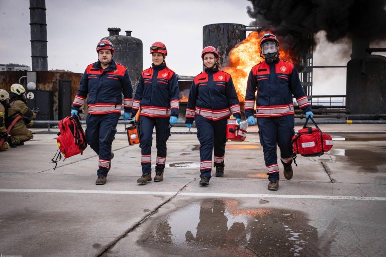 İzmir itfaiyesinin özel donanımlı paramedikleri Türkiye’ye örnek oluyor