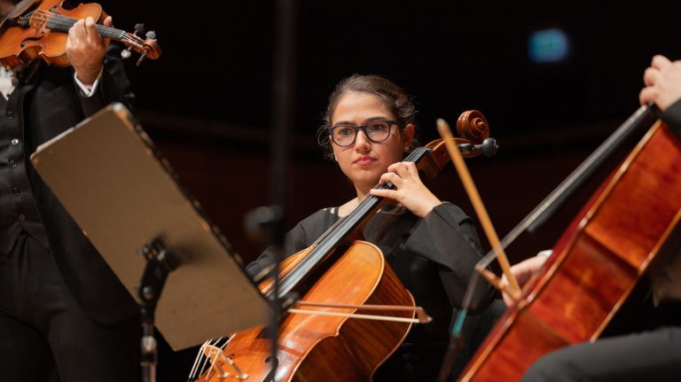 Beethoven’dan Neşet Ertaş’a: Adasu Akın müzikle sınırları aşıyor