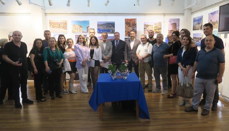 Foça’nın tarihi dokusunu fotoğraflara yansıdı
