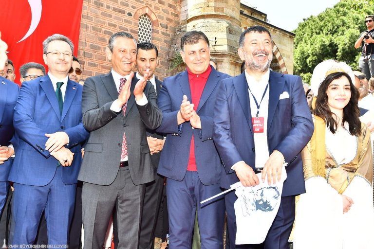 Başkan Tugay, Manisa Mesir Macunu Festivali’ne katıldı