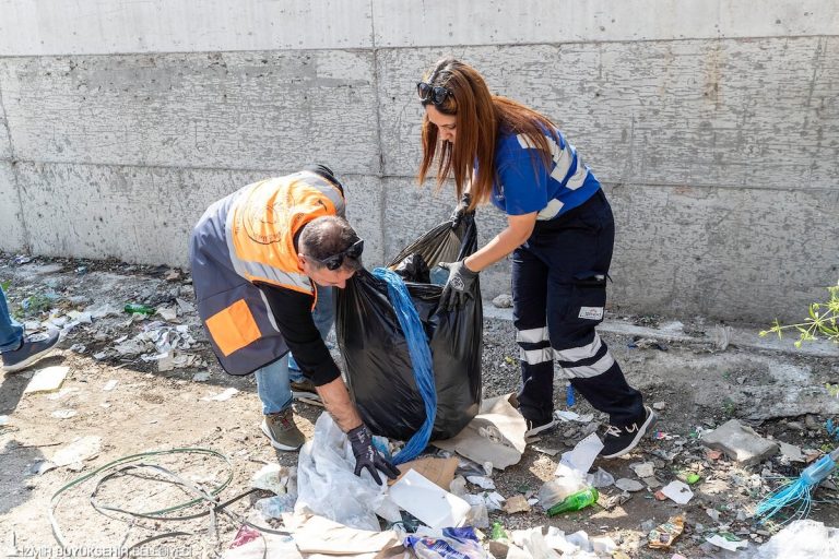 Tertemiz İzmir için 850 işçi her gün sokaklarda