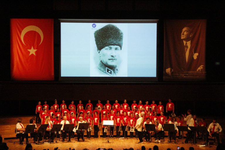 Çağdaş Yaşam Çocuk Korosu performansıyla unutulmaz anlar yaşattı