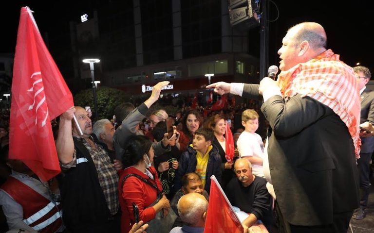 Menderes tek yürek oldu