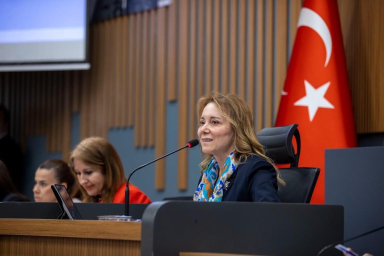 “Borç içinde bir belediyeyiz, gerekirse pankart asacağım”