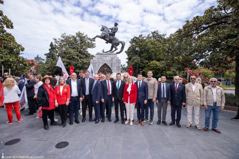 “İzmir ve Samsun kadersel olarak bağlı iki şehir”