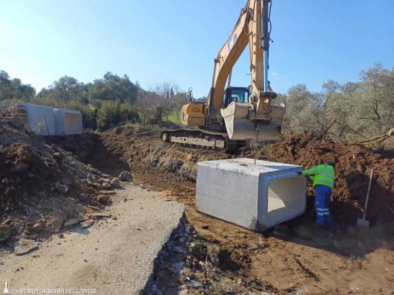Selçuk’ta derelerden 17 bin ton malzeme çıkarıldı