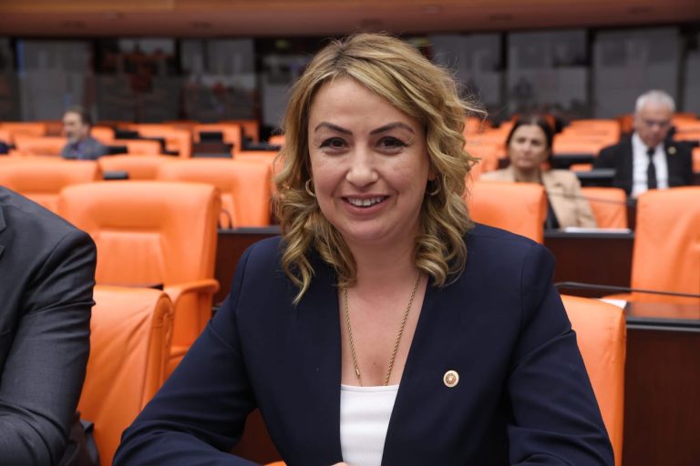 “Depremzedeler, tamamlanmamış konutlarla mağdur ediliyor”