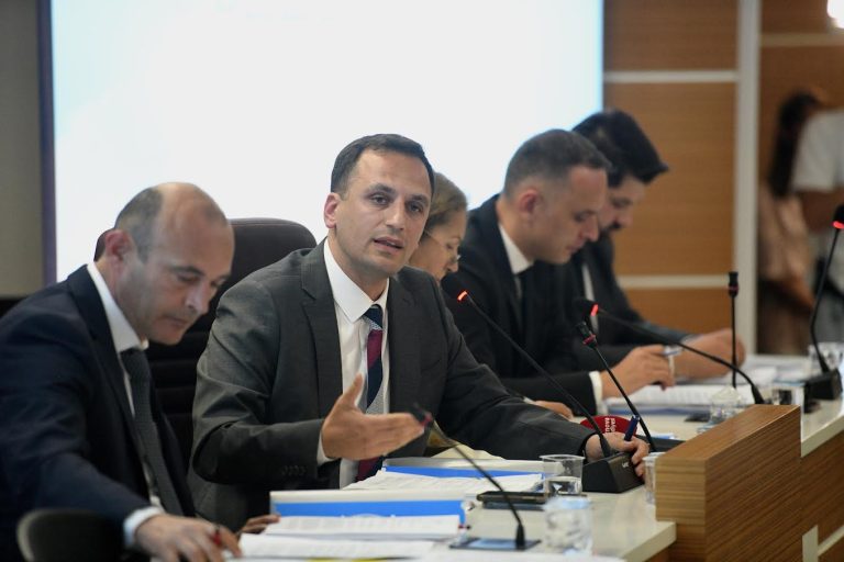 Bornova Belediyesi’ne 7 yeni müdürlük 