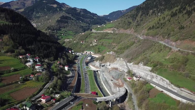Yeni Zigana Tüneli’nden 1 yılda 1 milyon 770 bin araç geçti