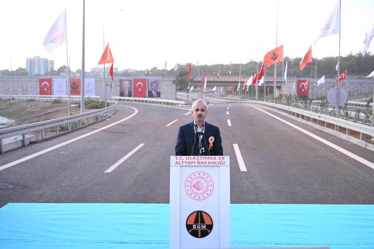 Ulaşım yatırımlarının lokomotifi: Karayolları