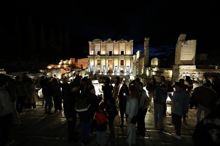 Gece müzeciliği uygulaması Efes Selçuk’a katkı sağlayacak