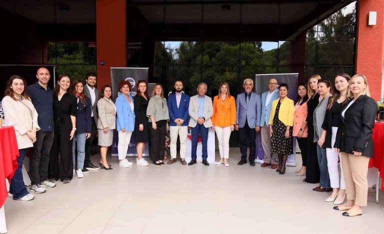 İZİKAD kadın girişimcileri cesaretlendiriyor