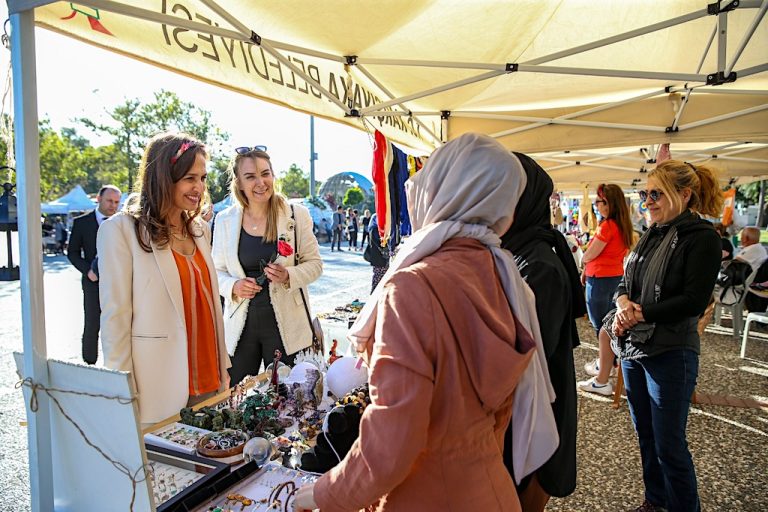 Karşıyaka’da ‘Anneler Günü El Emeği Pazarı’ açıldı