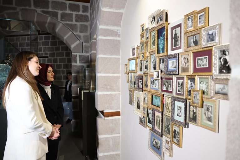 Bakan Göktaş’tan Türkiye’nin ilk Anne Müzesi’ne ziyaret