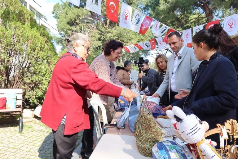 Bornova Belediyesi’nden anneler için ‘Hediyelik Eşya Günleri’