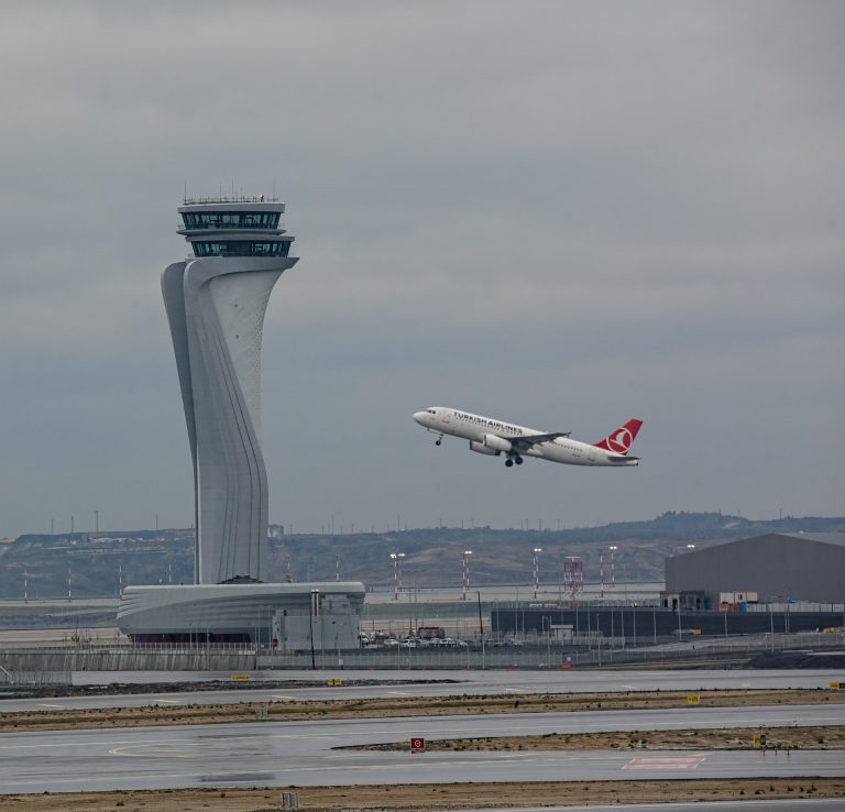 Havayolunda yolcu trafiği yüzde 53,7 arttı