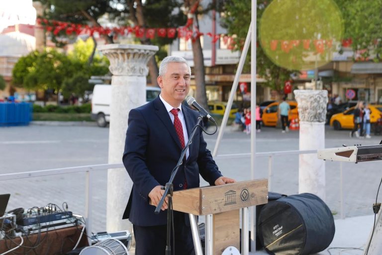 Başkan Çelik: Sevgi varsa engel yok!