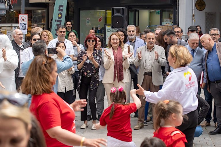 Konak’ta Engelliler Haftası’na dansla dikkat çekildi