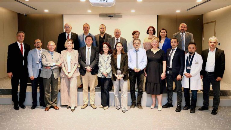 Medicana İzmir’de hekimler, ‘Onkoloji Sempozyumu’ için buluştu