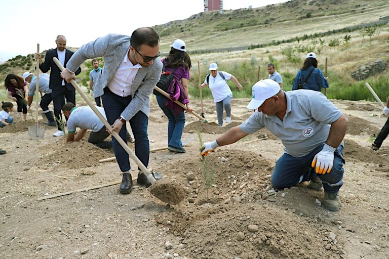 Peyzaj mimarlarından Karşıyaka’ya hatıra ormanı