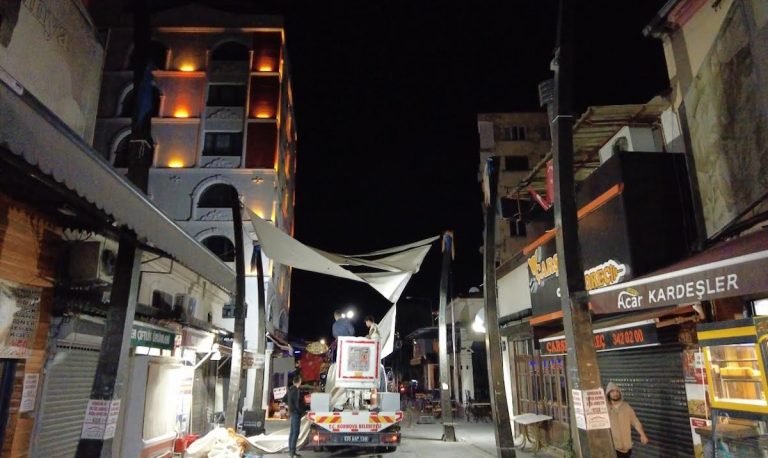 Bornova’da tarihi Büyük Çarşı yenileniyor