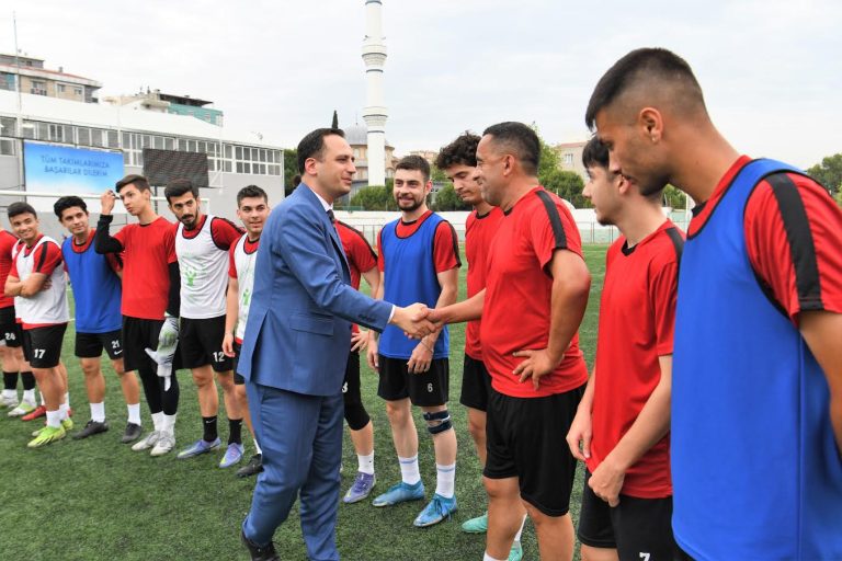 Bornova Belediyespor şampiyonluk yolunda