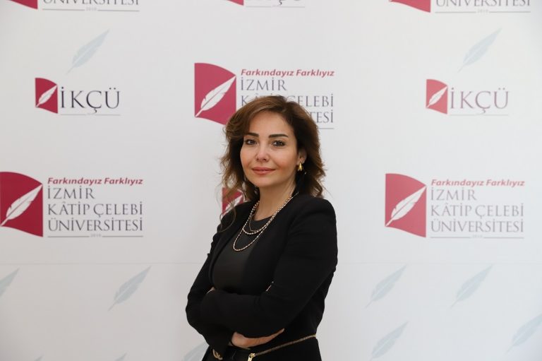 Türkiye’nin en genç kadın profesörü İKÇÜ’lü