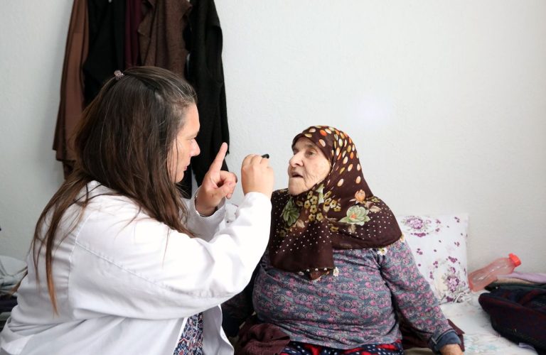 Bayraklı’da vatandaşlara ücretsiz sağlık hizmeti